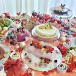 ケーキの並ぶテーブル